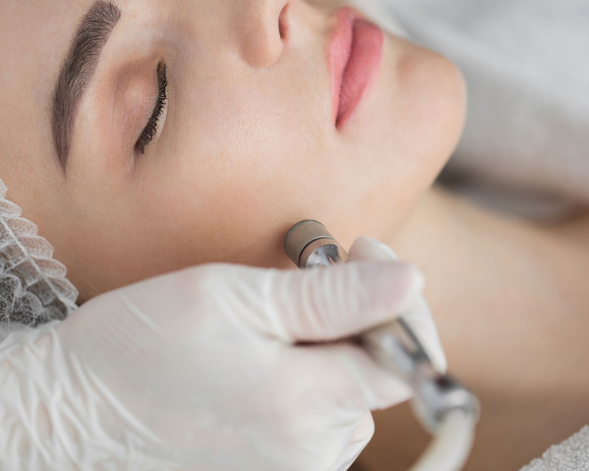 Limpieza facial con punta de diamante – Takamaka